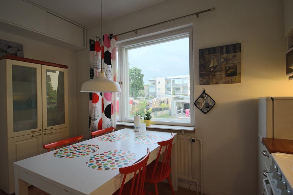 Majoitushuoneisto Tuomipuisto Apartment Naantali Ruang foto