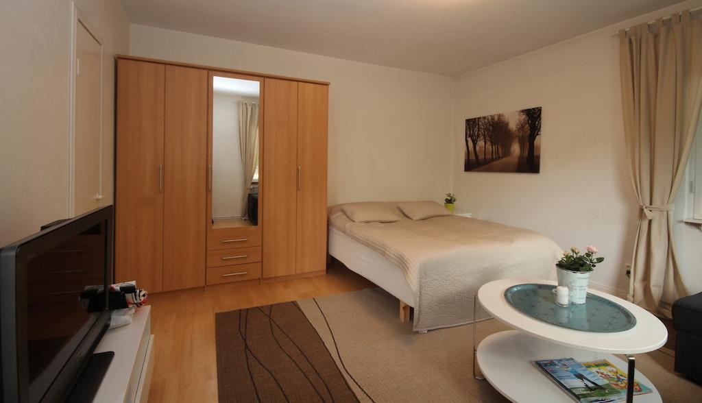 Majoitushuoneisto Tuomipuisto Apartment Naantali Ruang foto